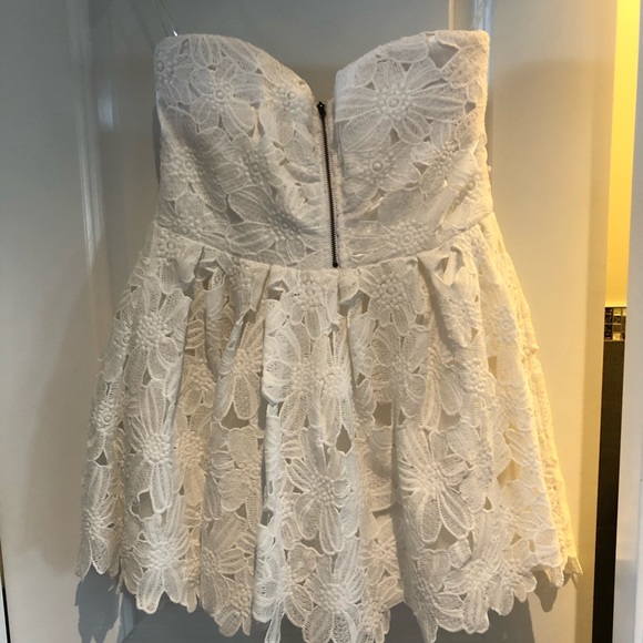 NWOT Pretty white dress - Picture 2 of 6